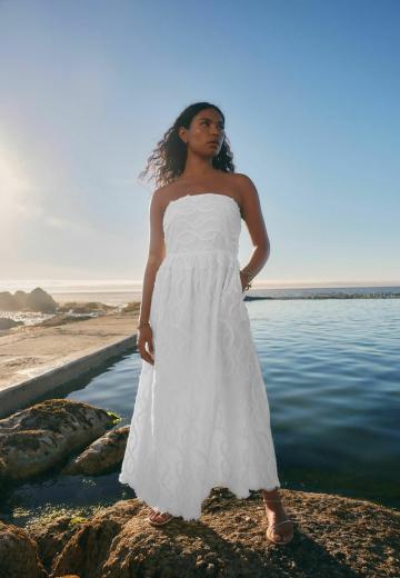 Платье без бретелек