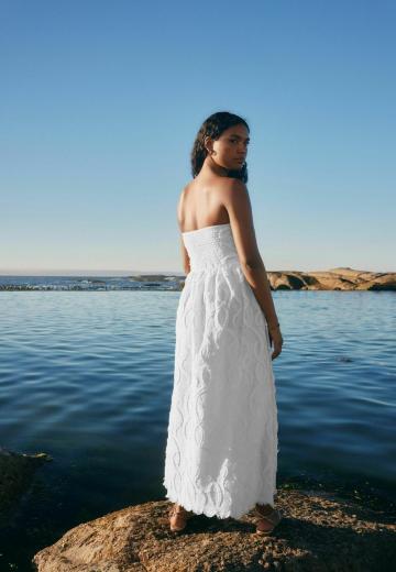 Платье без бретелек