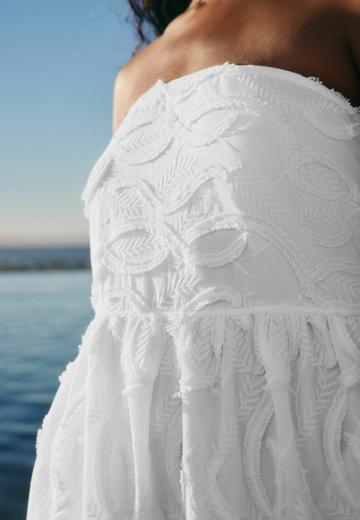 Платье без бретелек