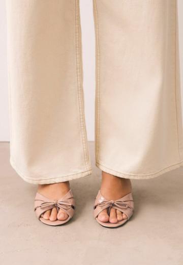 Босоножки на каблуке