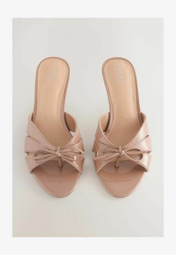 Босоножки на каблуке