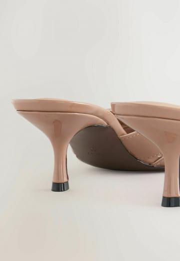 Босоножки на каблуке