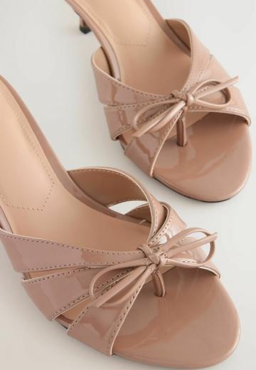 Босоножки на каблуке