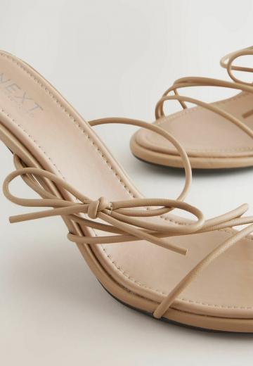 Босоножки на каблуке