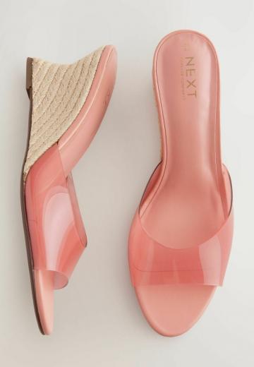 Босоножки на каблуке