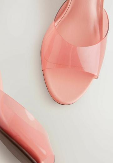 Босоножки на каблуке