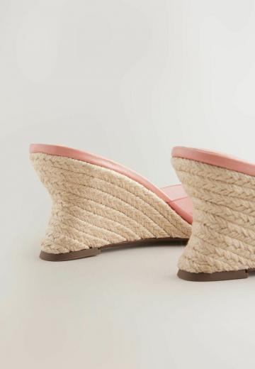 Босоножки на каблуке