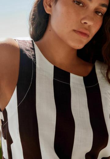 Блузка без рукавов