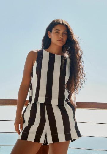 Блузка без рукавов