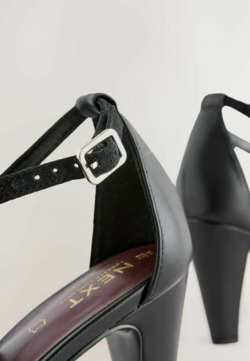 Туфли на высоком каблуке