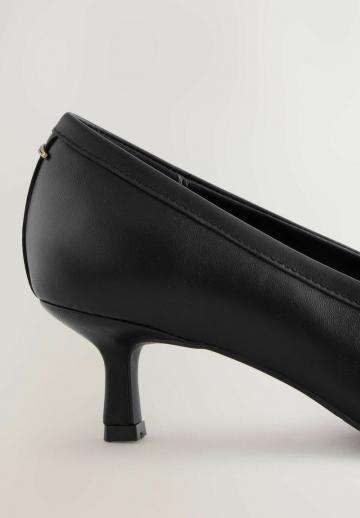 Туфли с высоким носом