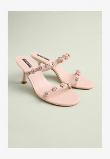 Босоножки на каблуке