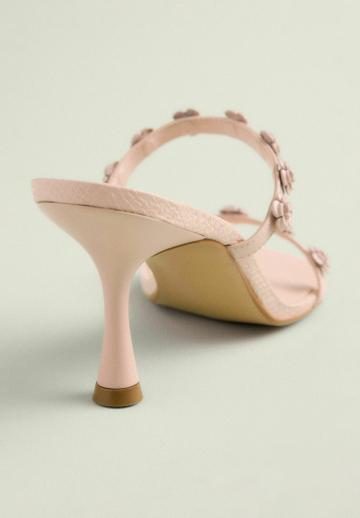 Босоножки на каблуке