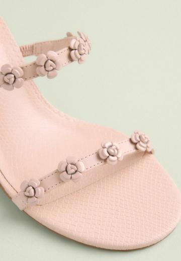 Босоножки на каблуке