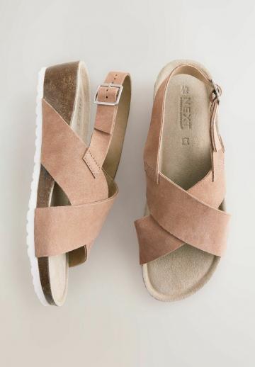 Босоножки на танкетке