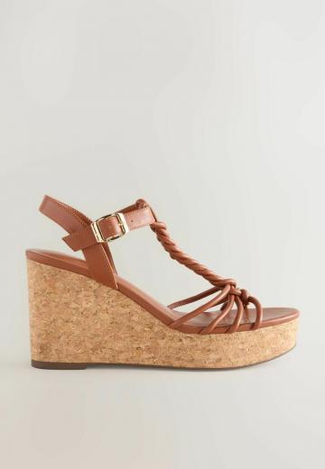 Босоножки на танкетке