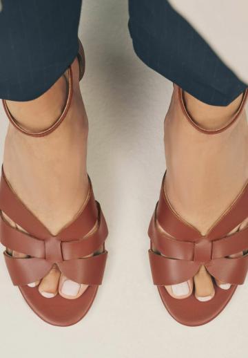 Босоножки на танкетке