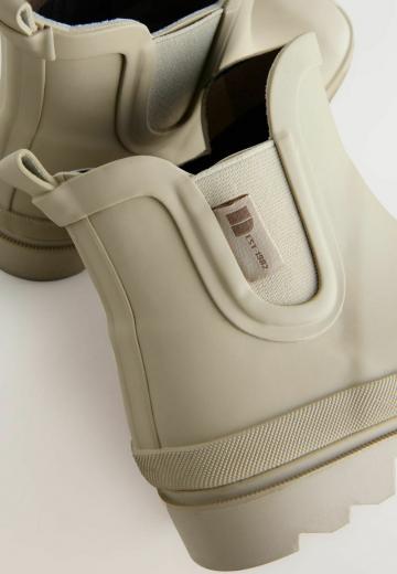 Резиновые сапоги