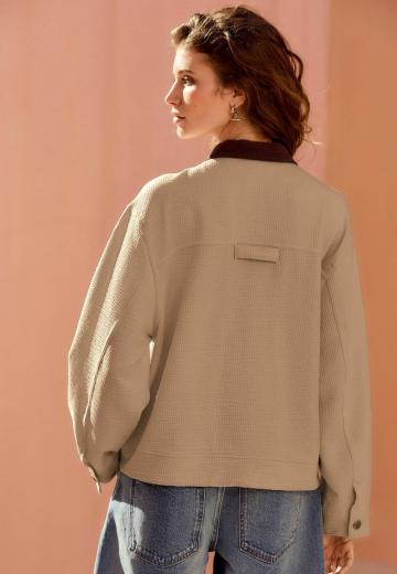 Куртка с накладнымит карманами