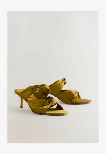 Босоножки на каблуке