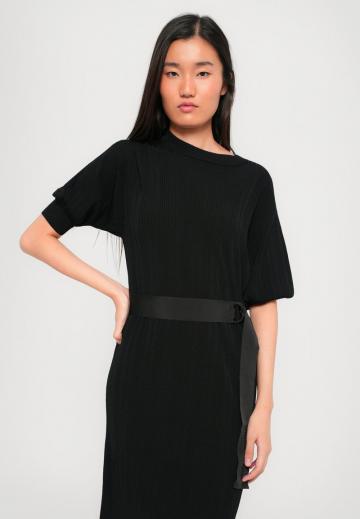 Вязаное платье