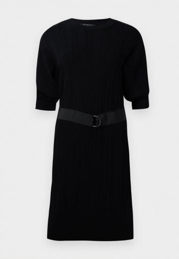 Вязаное платье