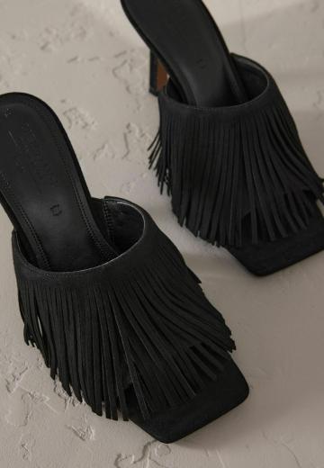 Босоножки на каблуке