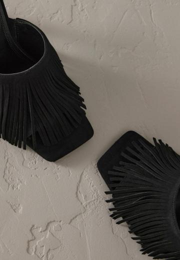 Босоножки на каблуке