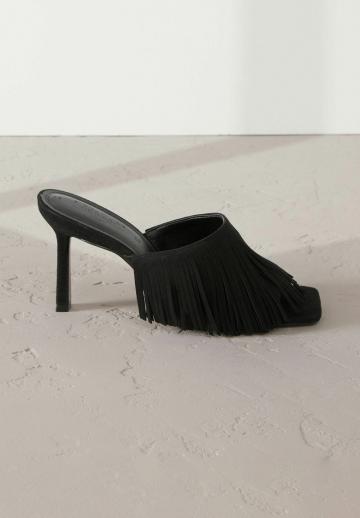 Босоножки на каблуке