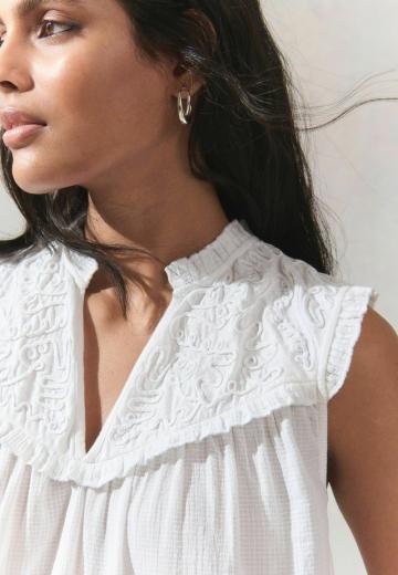 Блузка без рукавов