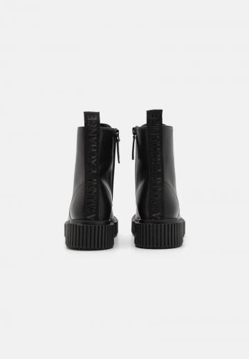 Ботинки на шнуровке