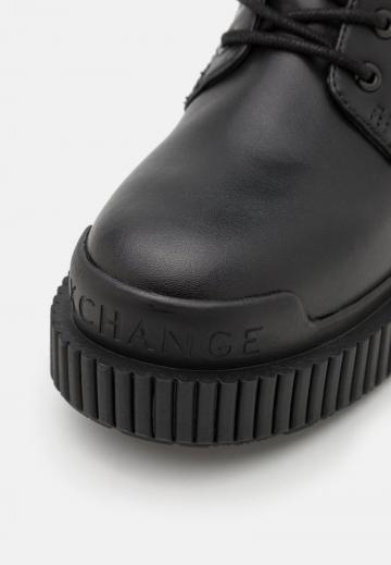 Ботинки на шнуровке