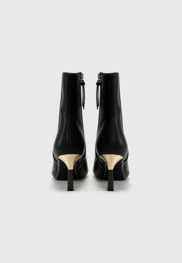 Сапожки на танкетке