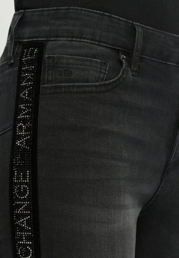 Узкие джинсы