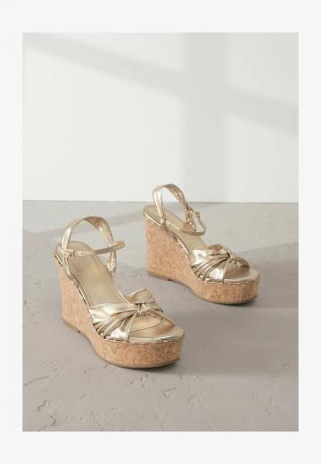 Босоножки на танкетке