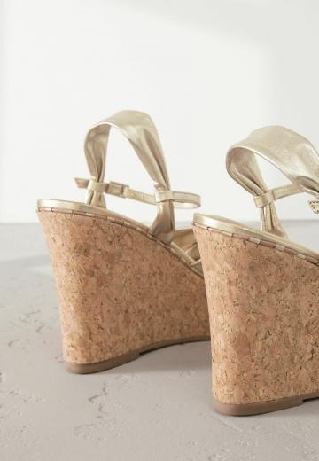 Босоножки на танкетке