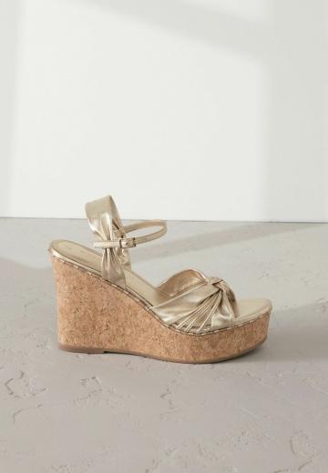 Босоножки на танкетке