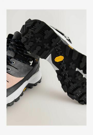 Ботинки на шнуровке