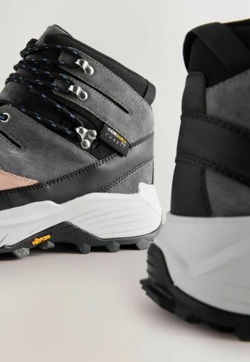 Ботинки на шнуровке