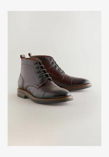 Ботинки на шнуровке