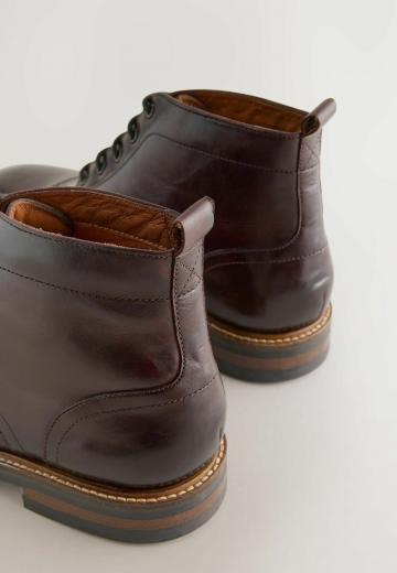 Ботинки на шнуровке