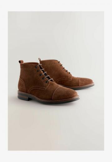 Ботинки на шнуровке