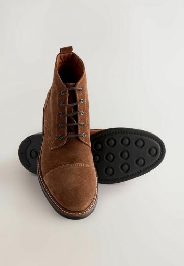 Ботинки на шнуровке