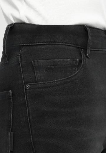 Узкие джинсы