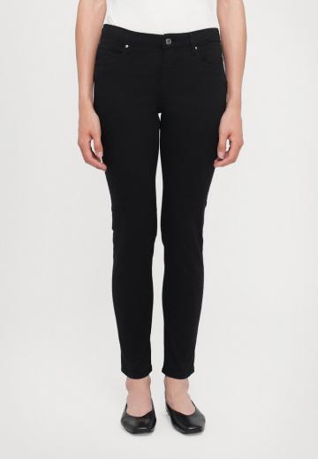 Узкие джинсы