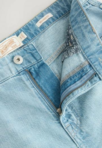 Прямые джинсы