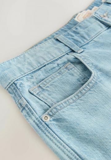 Прямые джинсы