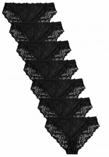 Трусы на бедрах