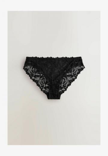 Трусы на бедрах