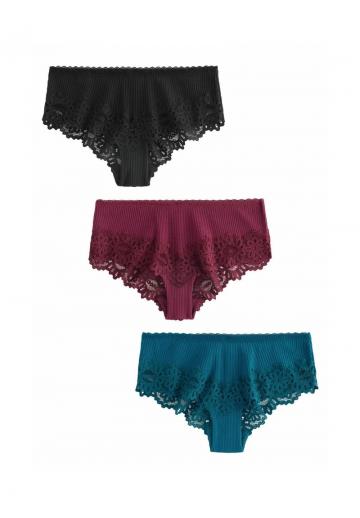 Трусы на бедрах